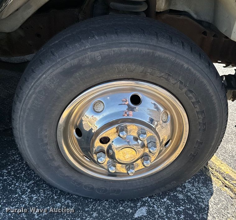 image for item ND9060 1997 Ford E350 ambulance