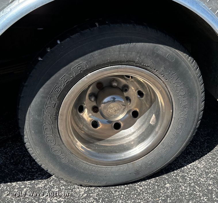 image for item ND9060 1997 Ford E350 ambulance