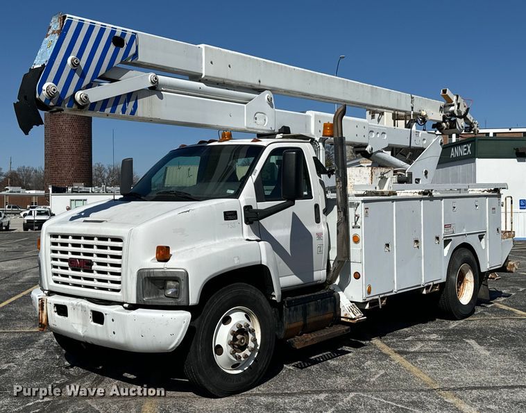 image for item ND9061 2003 GMC C7500 bucket truck