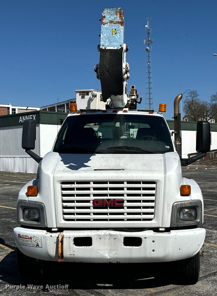 image for item ND9061 2003 GMC C7500 bucket truck