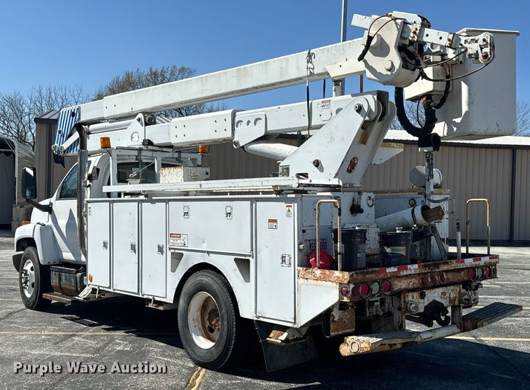 image for item ND9061 2003 GMC C7500 bucket truck