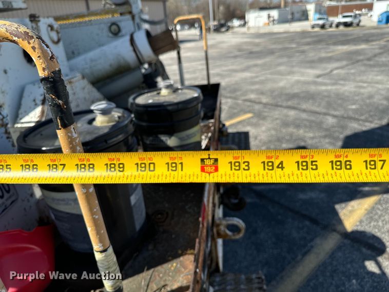 image for item ND9061 2003 GMC C7500 bucket truck