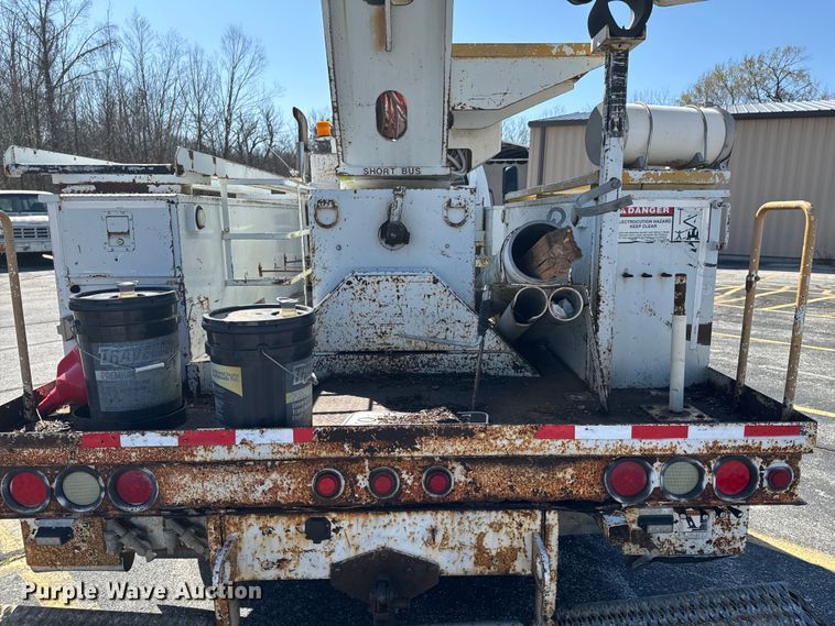 image for item ND9061 2003 GMC C7500 bucket truck