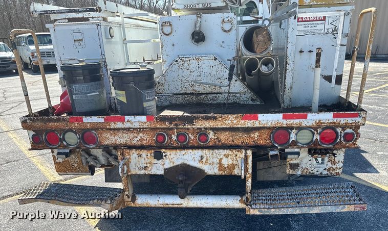 image for item ND9061 2003 GMC C7500 bucket truck