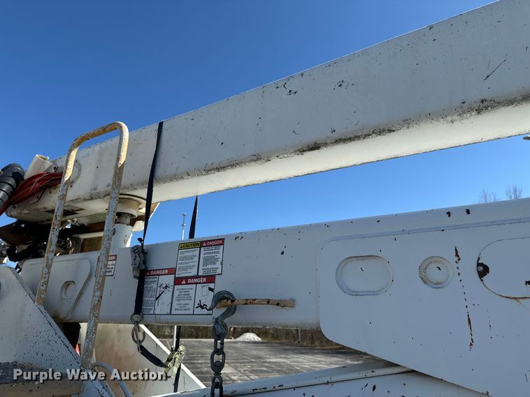 image for item ND9061 2003 GMC C7500 bucket truck