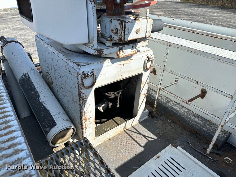 image for item ND9061 2003 GMC C7500 bucket truck