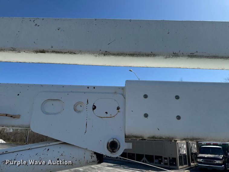 image for item ND9061 2003 GMC C7500 bucket truck