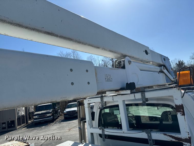 image for item ND9061 2003 GMC C7500 bucket truck