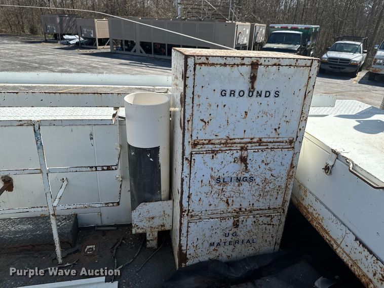 image for item ND9061 2003 GMC C7500 bucket truck