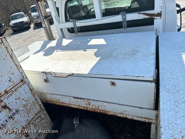 image for item ND9061 2003 GMC C7500 bucket truck