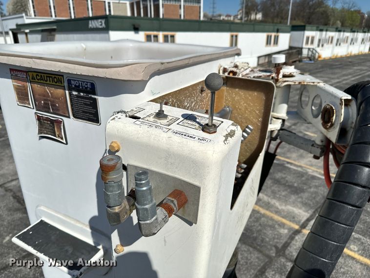 image for item ND9061 2003 GMC C7500 bucket truck