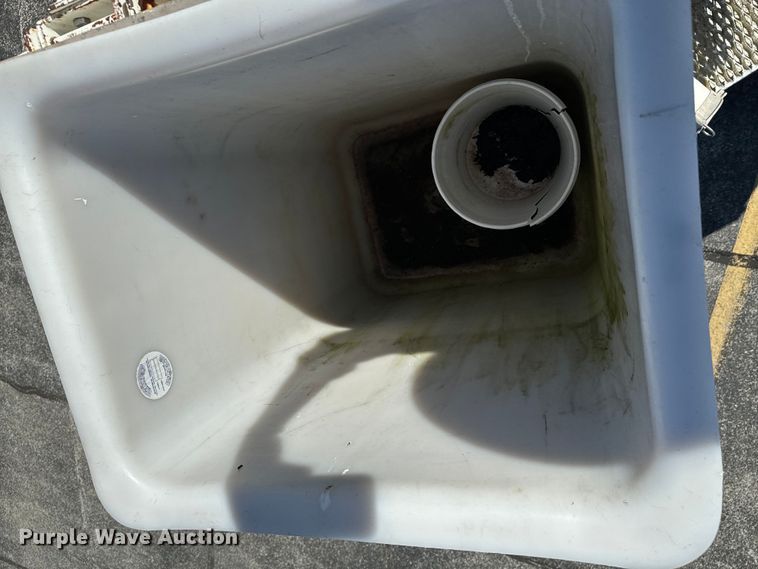 image for item ND9061 2003 GMC C7500 bucket truck