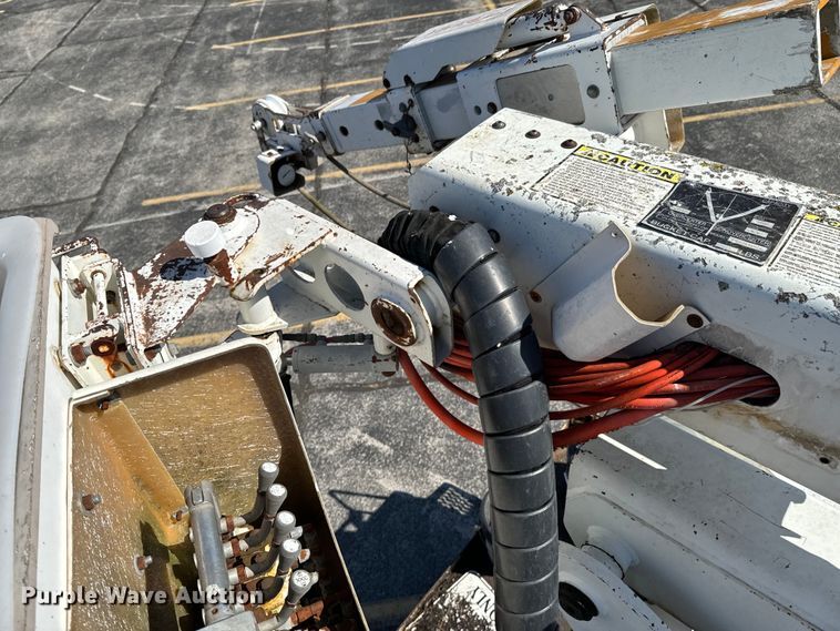 image for item ND9061 2003 GMC C7500 bucket truck