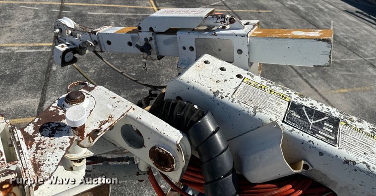 image for item ND9061 2003 GMC C7500 bucket truck