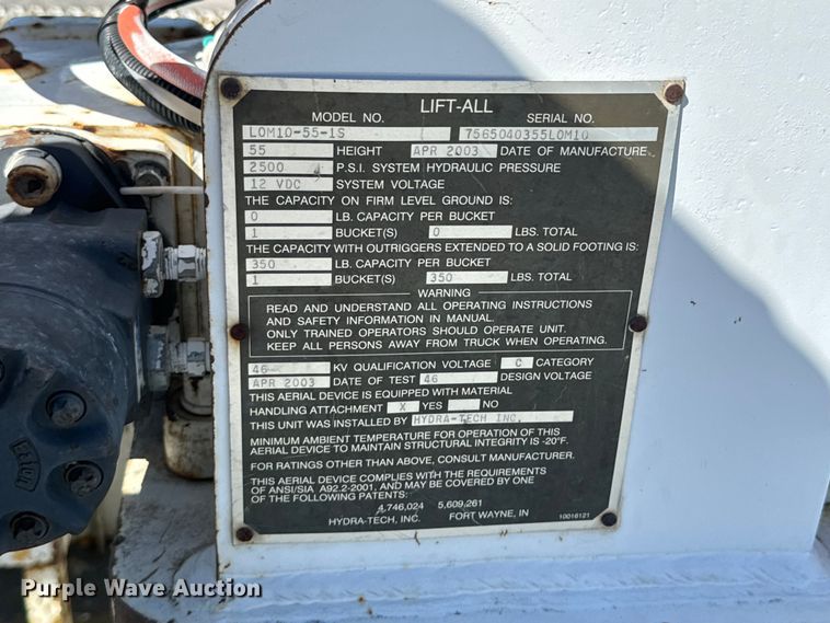 image for item ND9061 2003 GMC C7500 bucket truck