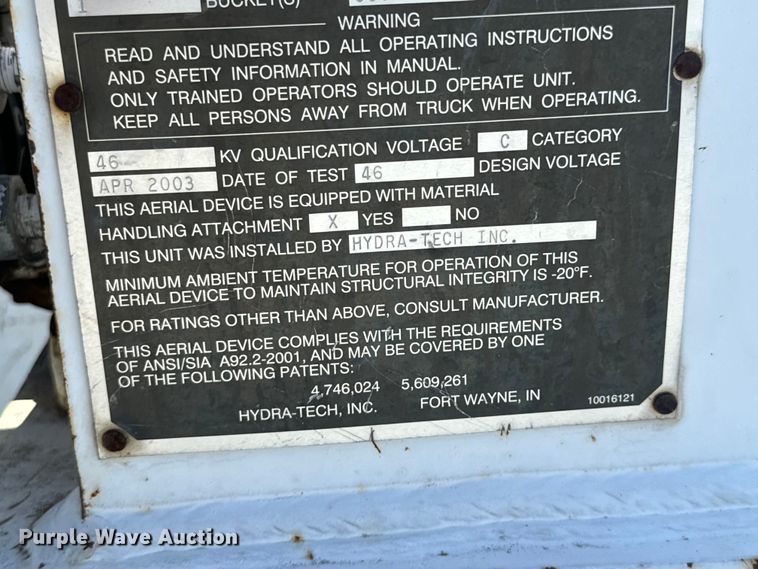 image for item ND9061 2003 GMC C7500 bucket truck