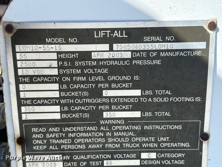 image for item ND9061 2003 GMC C7500 bucket truck