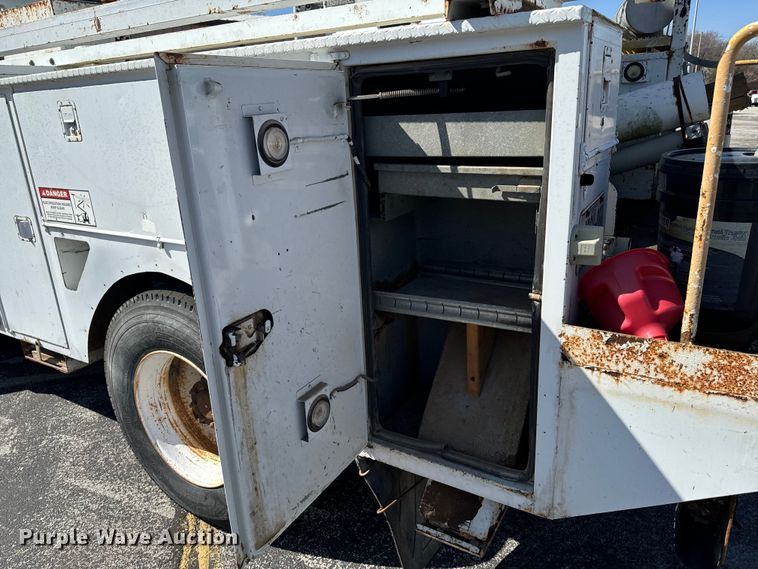 image for item ND9061 2003 GMC C7500 bucket truck