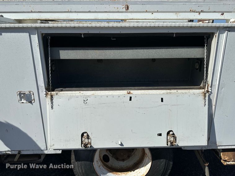 image for item ND9061 2003 GMC C7500 bucket truck