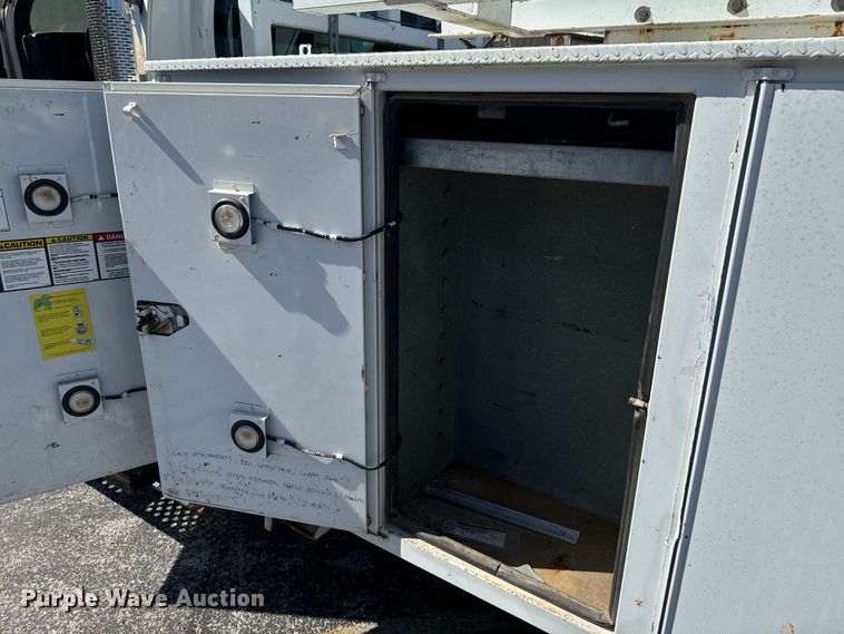 image for item ND9061 2003 GMC C7500 bucket truck