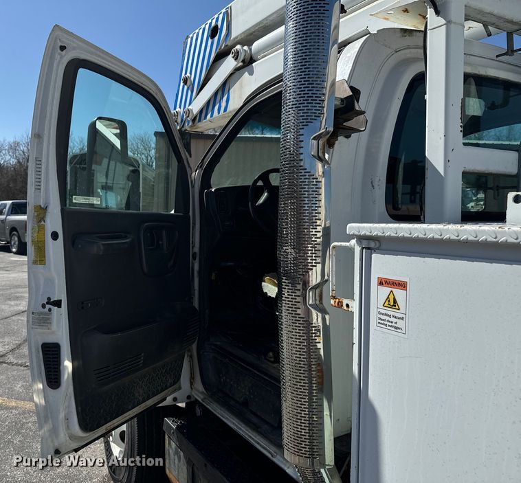 image for item ND9061 2003 GMC C7500 bucket truck