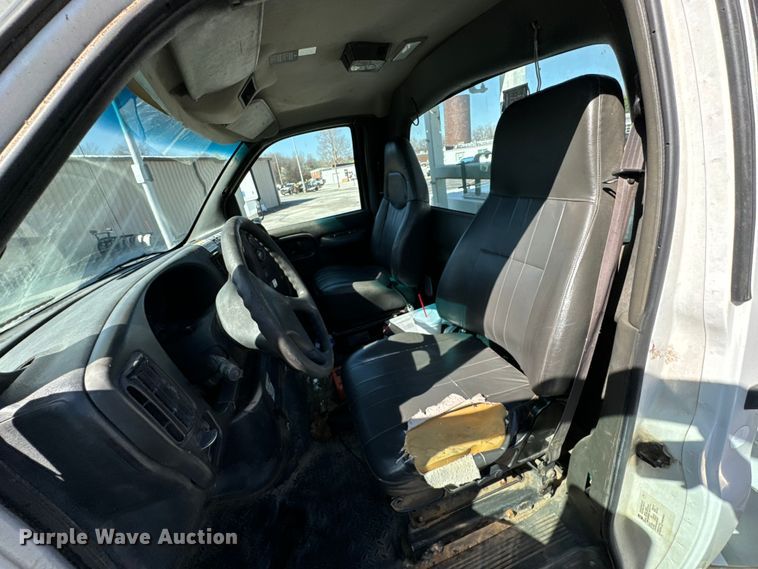 image for item ND9061 2003 GMC C7500 bucket truck