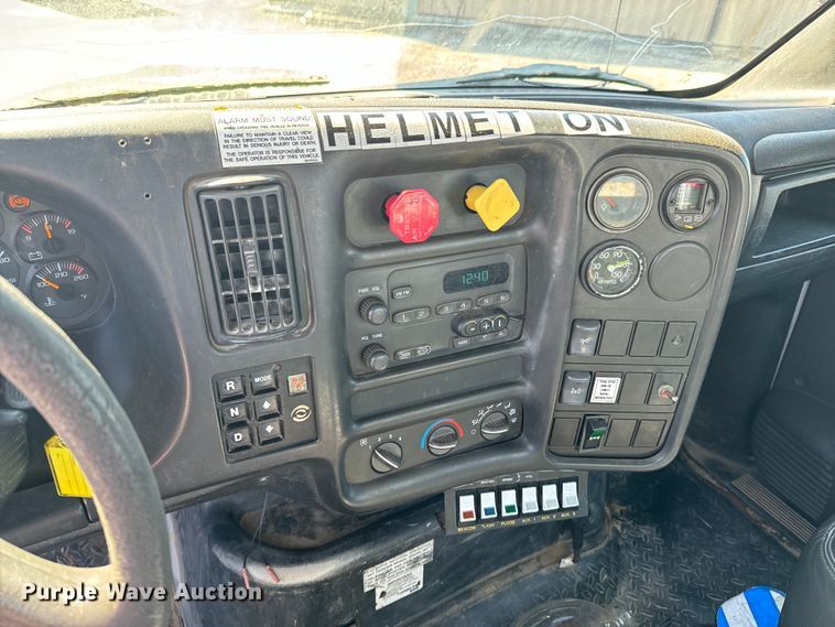 image for item ND9061 2003 GMC C7500 bucket truck