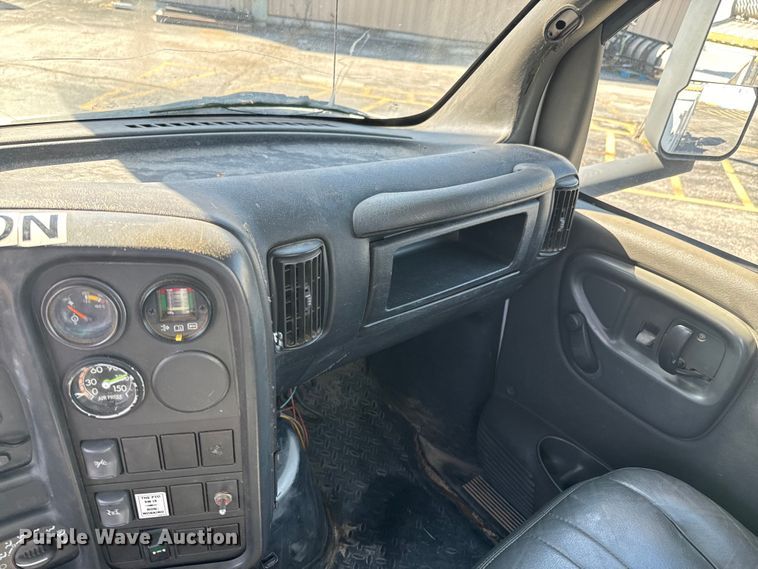 image for item ND9061 2003 GMC C7500 bucket truck