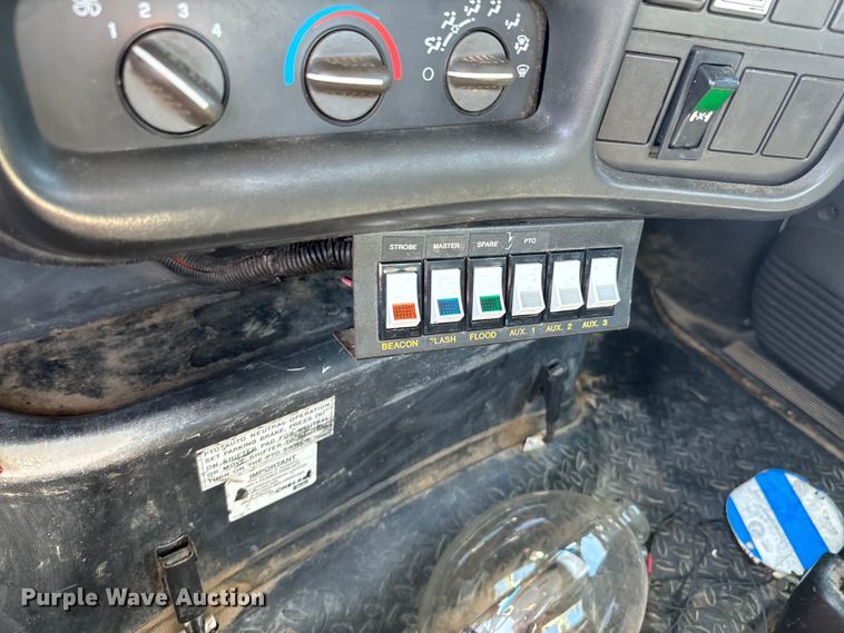 image for item ND9061 2003 GMC C7500 bucket truck