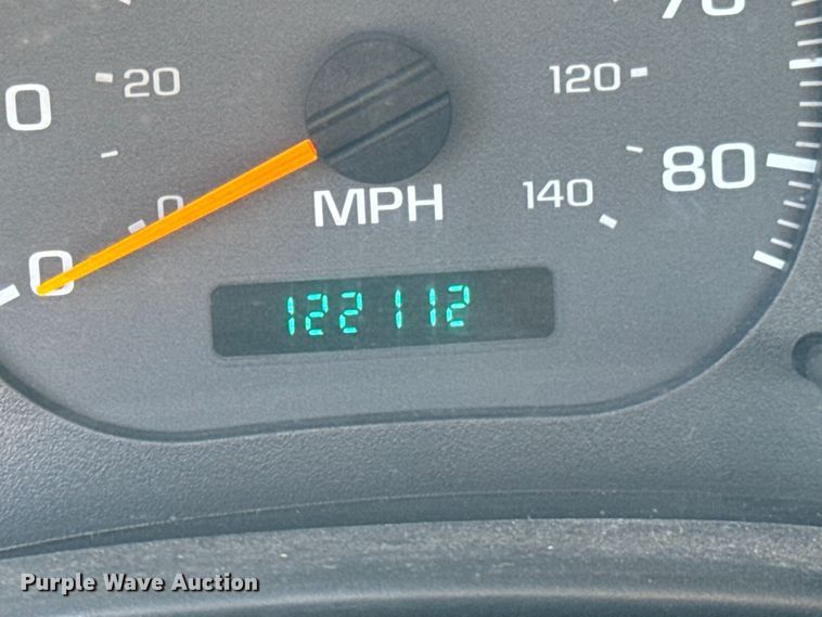 image for item ND9061 2003 GMC C7500 bucket truck