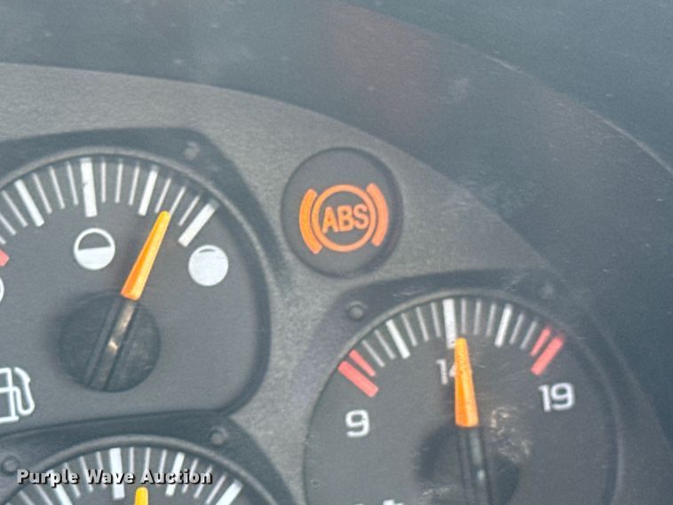 image for item ND9061 2003 GMC C7500 bucket truck