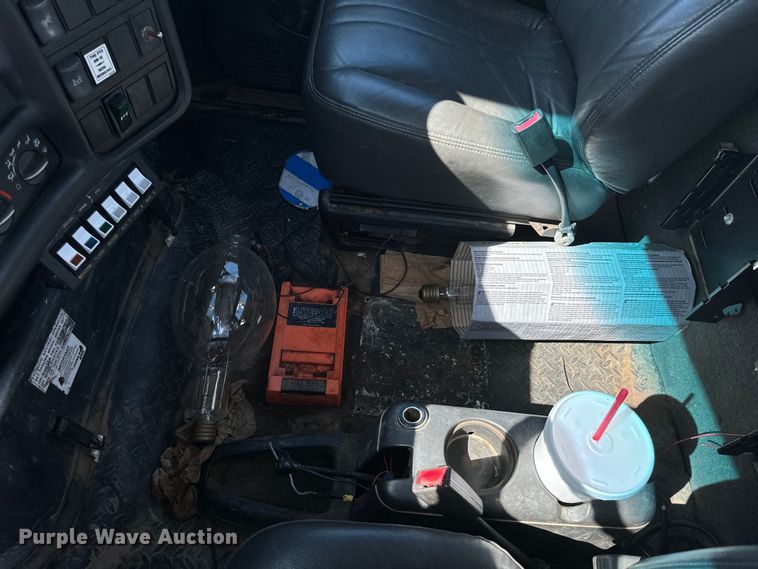 image for item ND9061 2003 GMC C7500 bucket truck