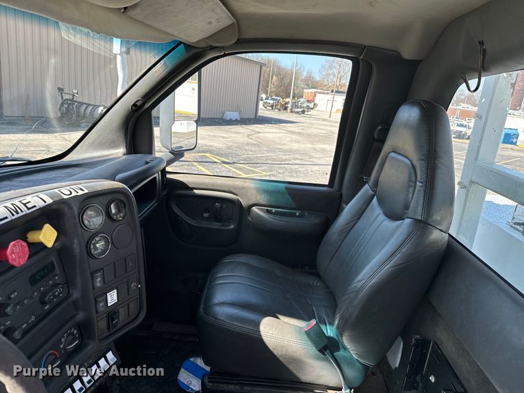 image for item ND9061 2003 GMC C7500 bucket truck