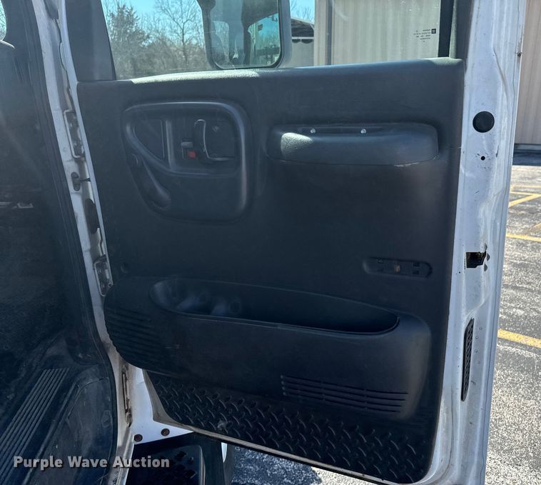 image for item ND9061 2003 GMC C7500 bucket truck