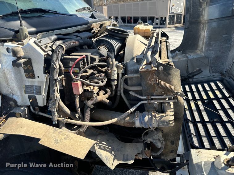 image for item ND9061 2003 GMC C7500 bucket truck