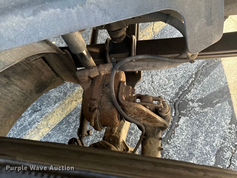 image for item ND9061 2003 GMC C7500 bucket truck