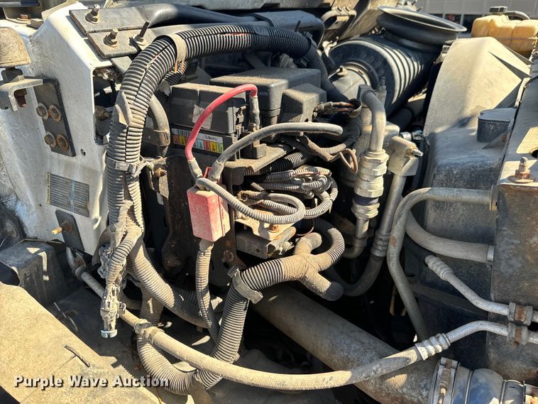 image for item ND9061 2003 GMC C7500 bucket truck