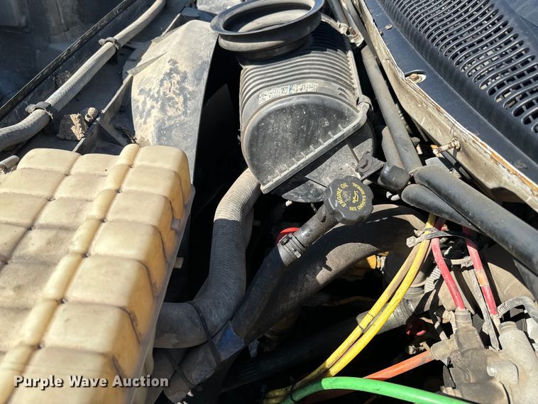 image for item ND9061 2003 GMC C7500 bucket truck