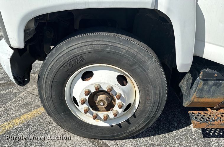 image for item ND9061 2003 GMC C7500 bucket truck