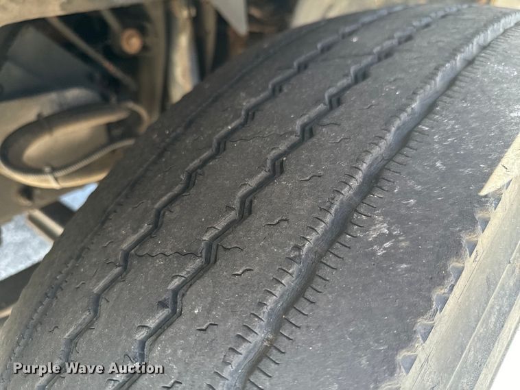 image for item ND9061 2003 GMC C7500 bucket truck