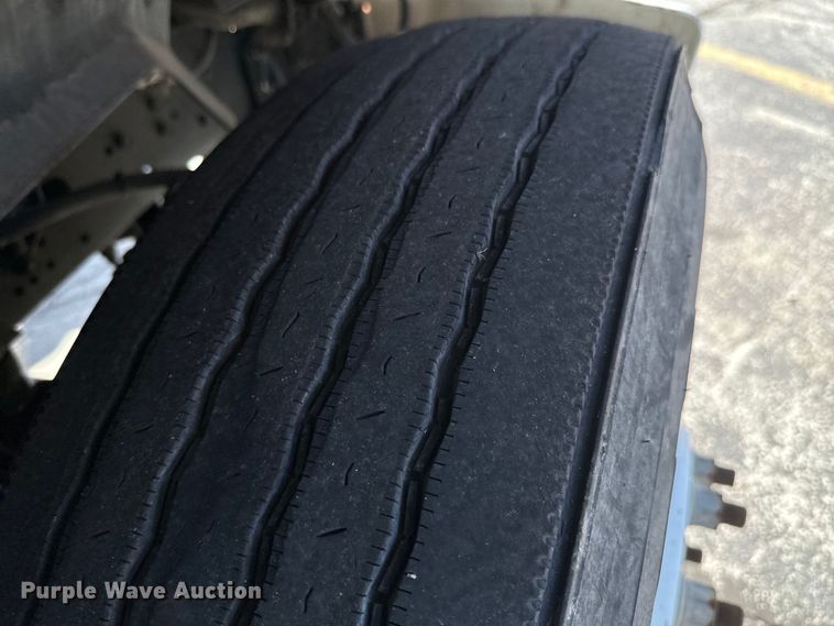 image for item ND9061 2003 GMC C7500 bucket truck