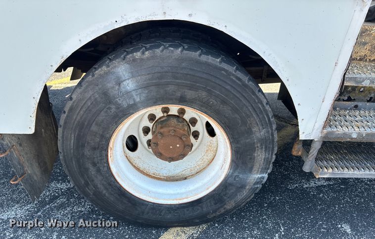 image for item ND9061 2003 GMC C7500 bucket truck