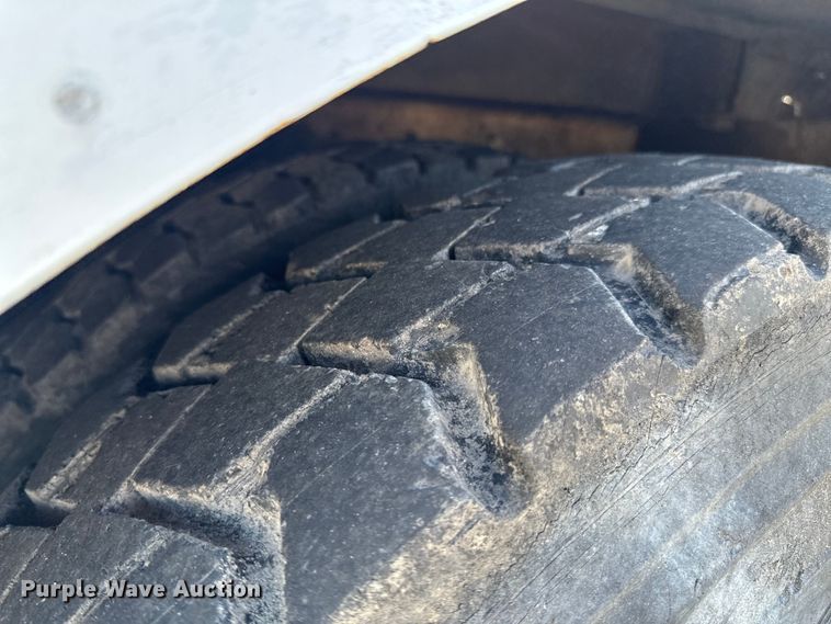 image for item ND9061 2003 GMC C7500 bucket truck