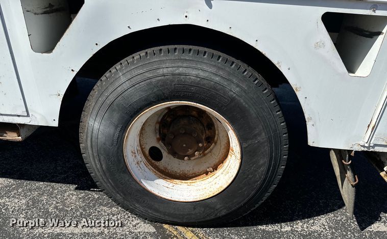 image for item ND9061 2003 GMC C7500 bucket truck