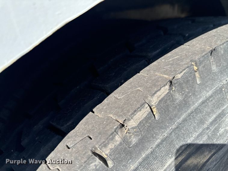 image for item ND9061 2003 GMC C7500 bucket truck