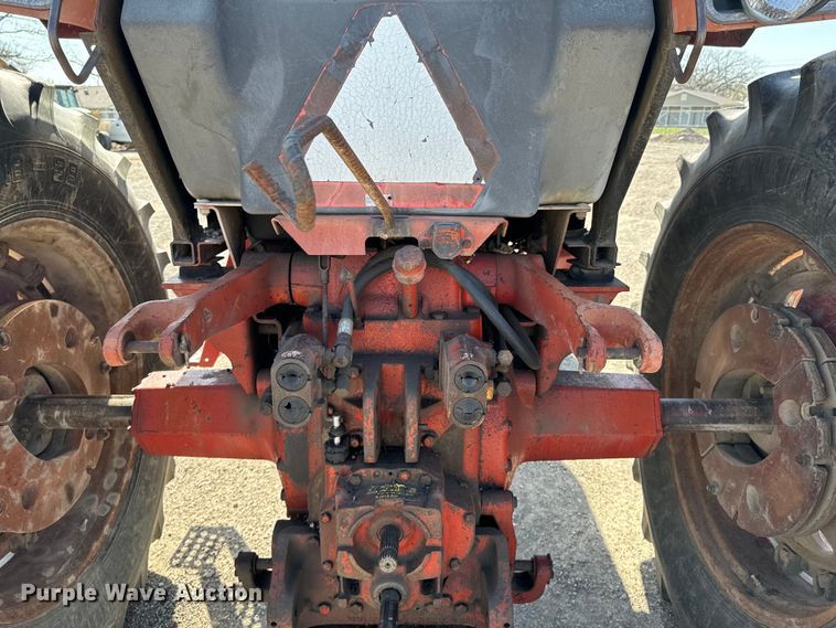 image for item ND9081 1981 International 1086 tractor