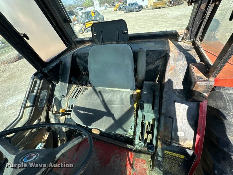 image for item ND9081 1981 International 1086 tractor