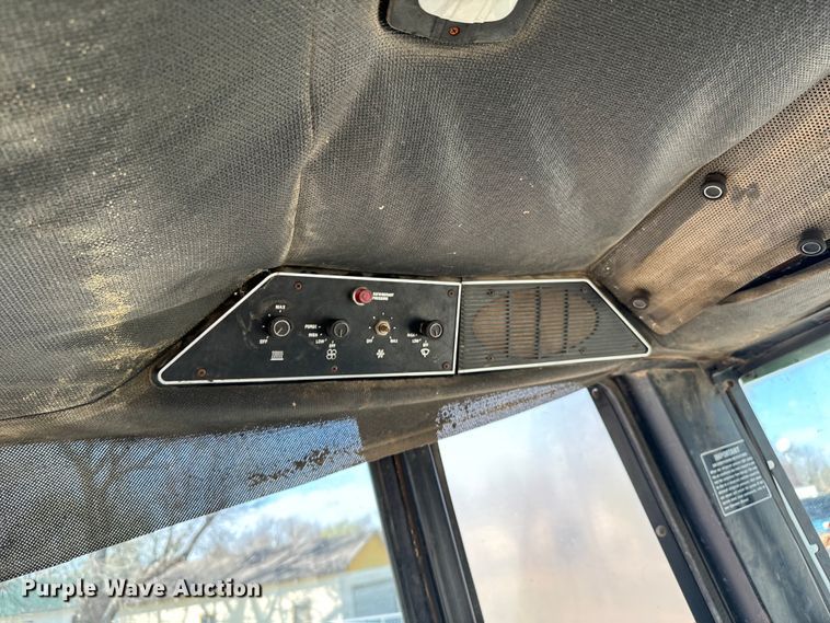 image for item ND9081 1981 International 1086 tractor