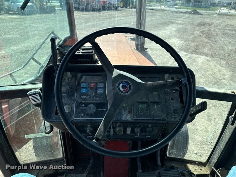 image for item ND9081 1981 International 1086 tractor