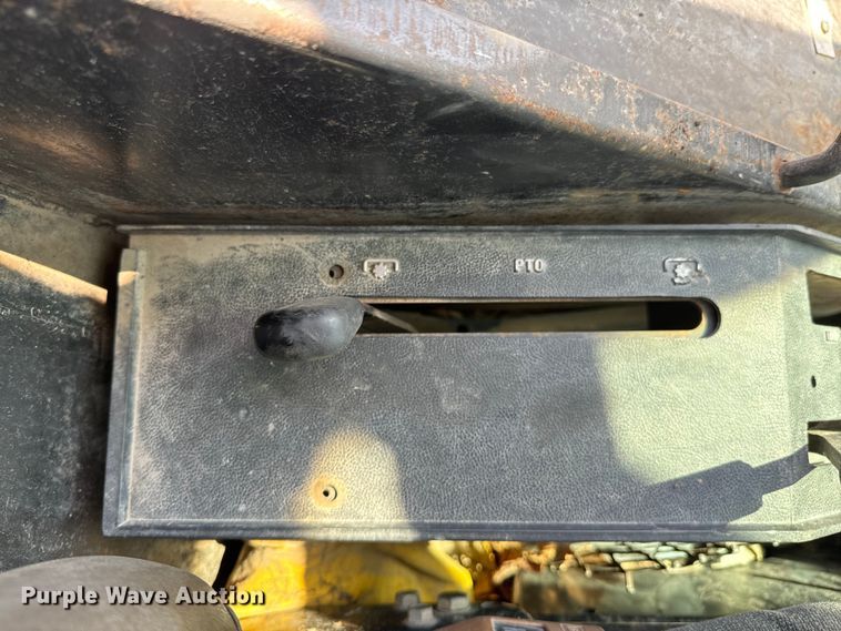 image for item ND9081 1981 International 1086 tractor